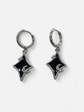 BRAND NEW Handmade Jewelry Black and silver star earrings
